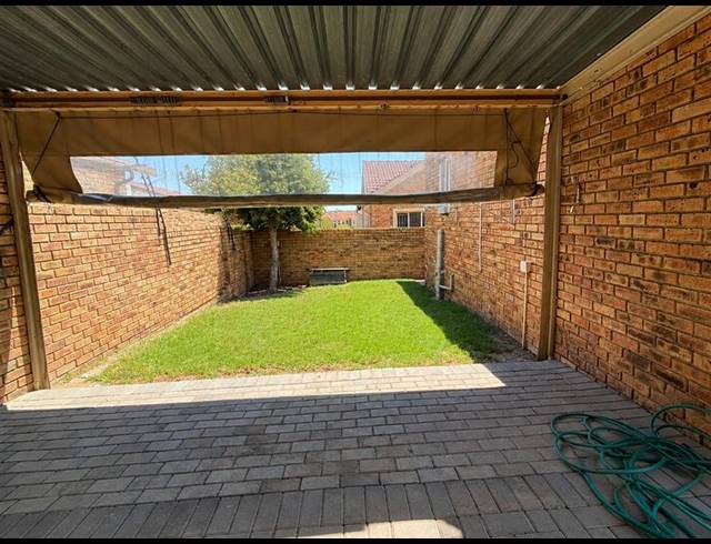 3 BEDROOM HOUSE FOR SALE IN KOSMOSDAL